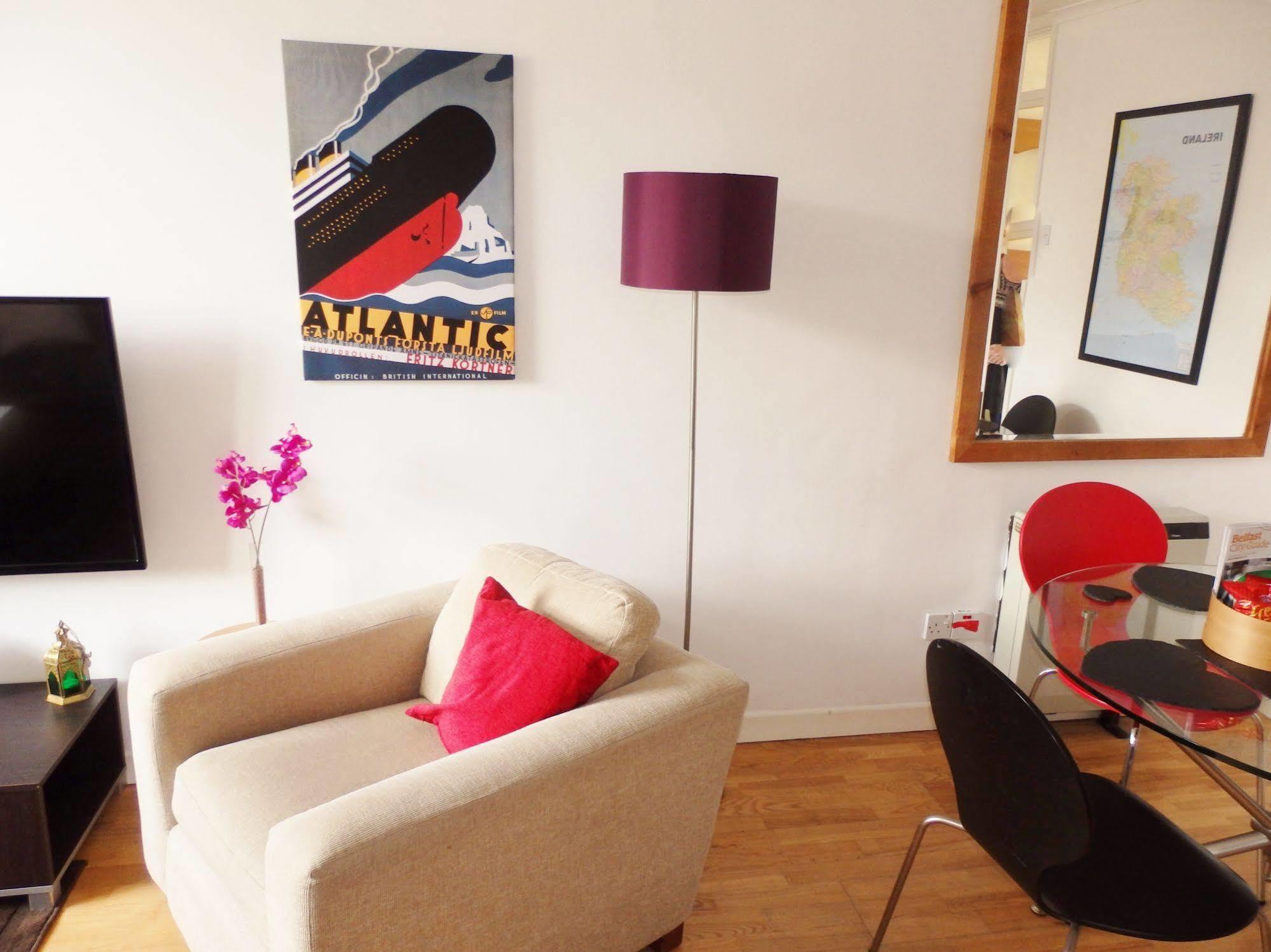Excellent Location - City Centre - Parking - 4 Beds -2 Bedrooms Belfast Exterior photo