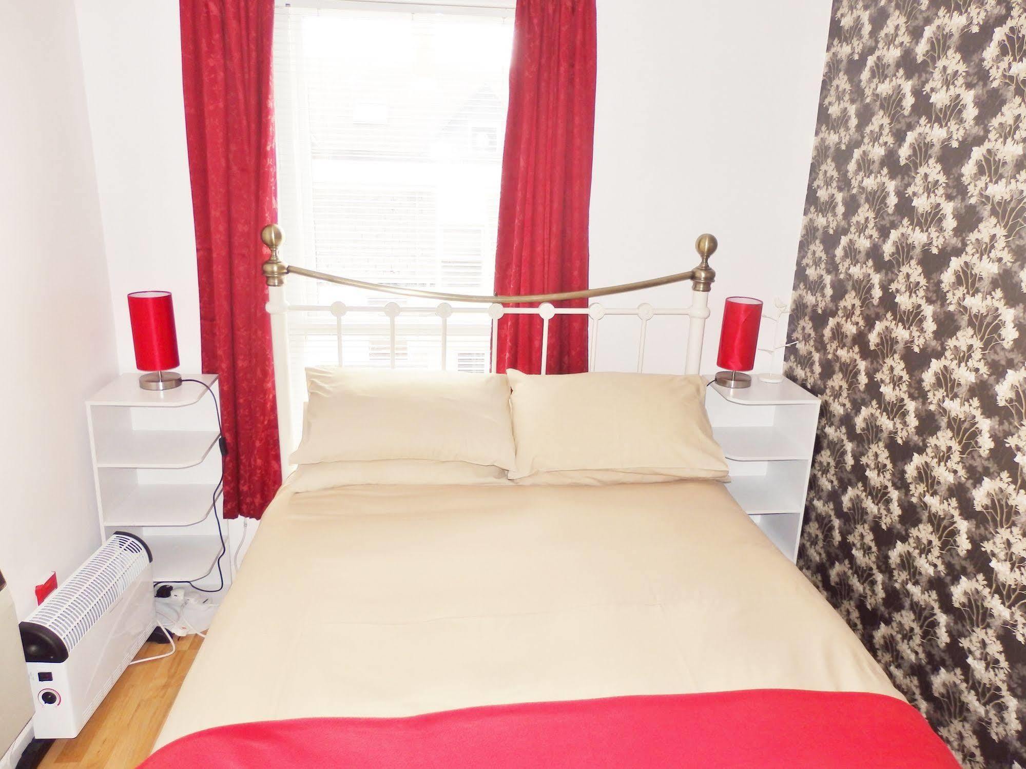 Excellent Location - City Centre - Parking - 4 Beds -2 Bedrooms Belfast Exterior photo